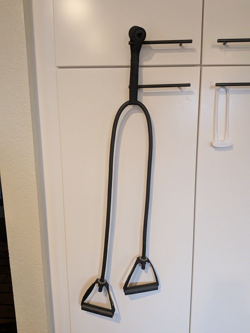 LES MILLS HEAVY RESISTANCE TUBE WITH DOOR ANCHOR -  BLACK -  EXCELLENT CONDITION - Picture 4 of 4